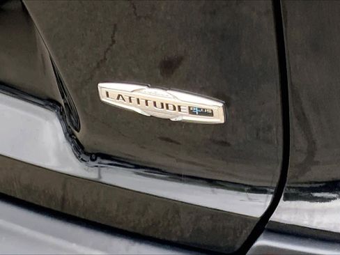 Used 2020 Jeep Cherokee Latitude Plus FWD image 10