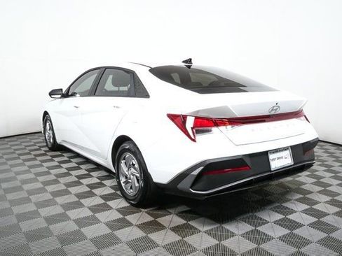 New 2026 Hyundai Elantra SE image 7
