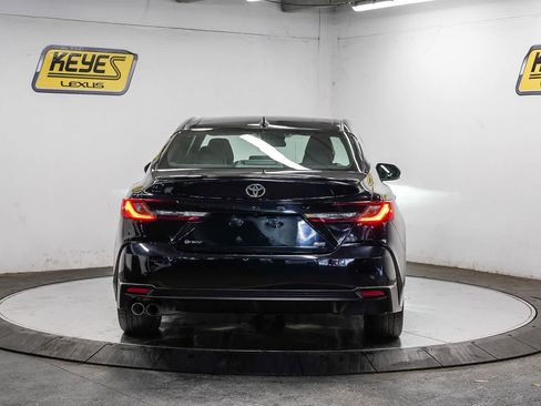 Used 2025 Toyota Camry SE FWD image 3