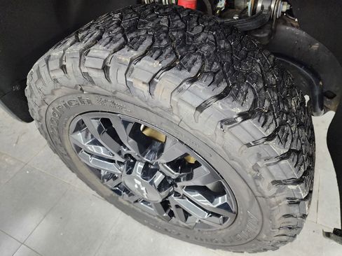 Used 2025 Chevrolet Silverado 2500 LT w/ Trail Boss Package image 3