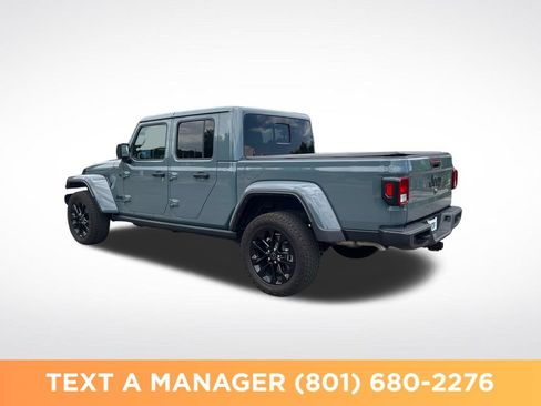 Used 2025 Jeep Gladiator Sport AWD/4WD image 3
