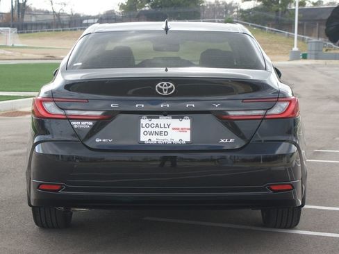 Used 2026 Toyota Camry Hybrid image 3