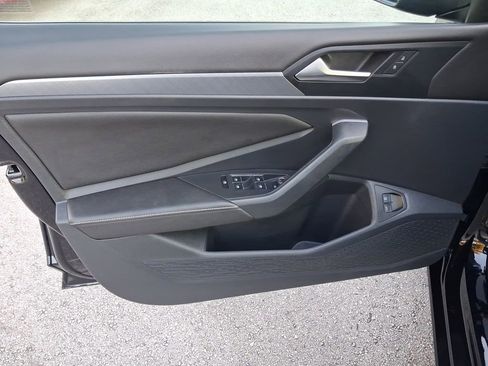 Used 2024 Volkswagen Jetta SE FWD image 16