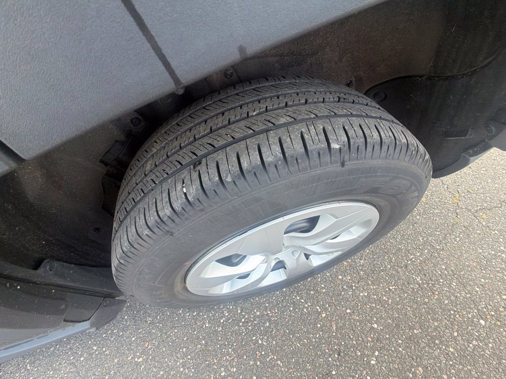 Used 2024 Toyota RAV4 LE AWD/4WD image 10