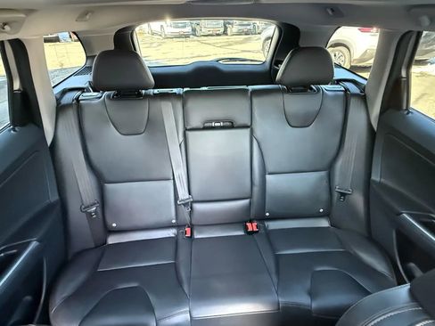 Used 2017 Volvo XC60 T6 Dynamic w/ Preferred Option Package image 32