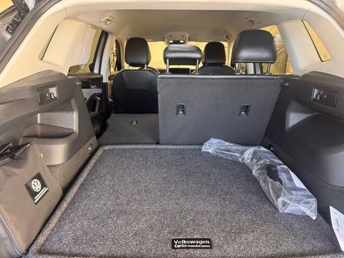 Certified 2025 Volkswagen Tiguan SE image 23