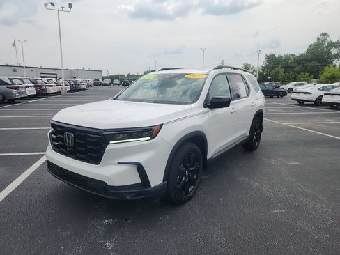 Used 2025 Honda Pilot Black Edition image 2