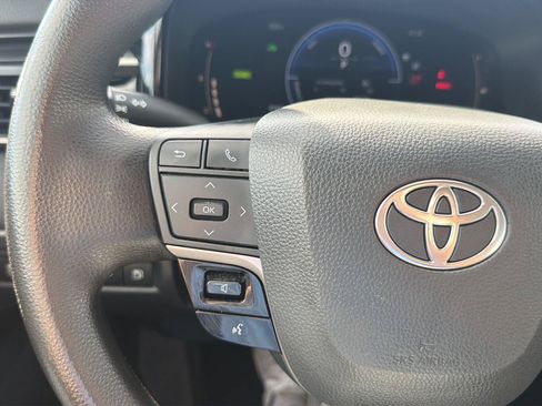 Used 2025 Toyota Camry LE FWD image 24