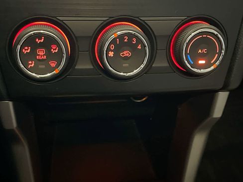 Used 2015 Subaru Forester 2.5i Premium w/ All-Weather Package image 18