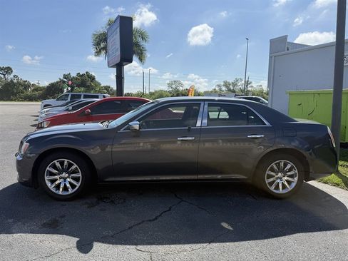 Used 2013 Chrysler 300 C RWD image 3