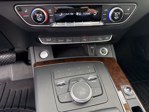 Used 2020 Audi Q5 2.0T Premium w/ Convenience Package image 26