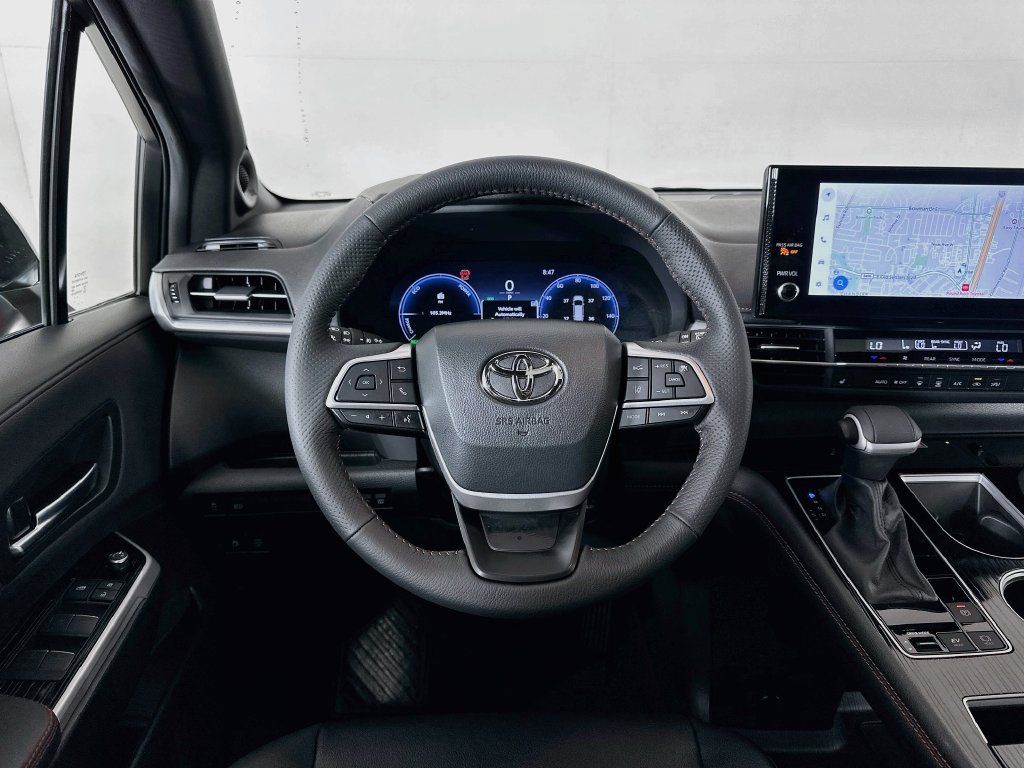 Used 2026 Toyota Sienna XSE FWD image 23