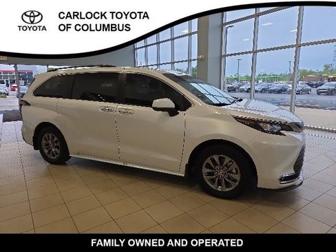 Used 2024 Toyota Sienna XLE FWD image 5