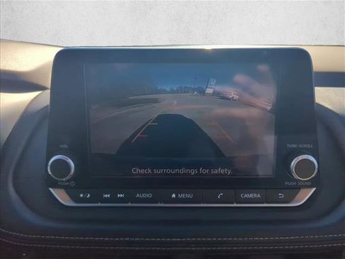 Used 2023 Nissan Rogue SV image 14