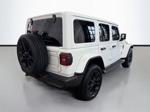 Used 2025 Jeep Wrangler Unlimited Sahara AWD/4WD image 10