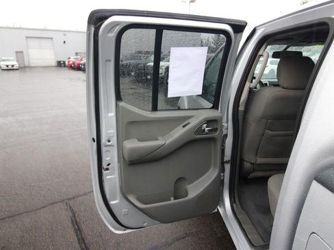 Used 2020 Nissan Frontier SV image 25