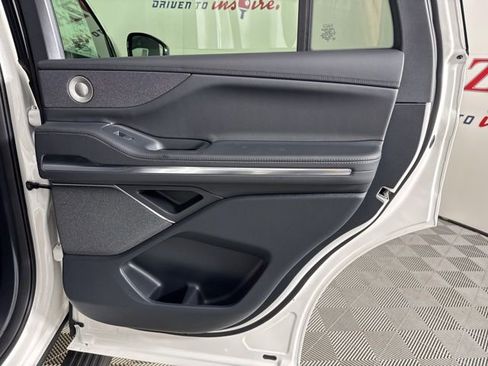 New 2025 Lincoln Navigator Reserve w/ Jet Appearance Package image 24