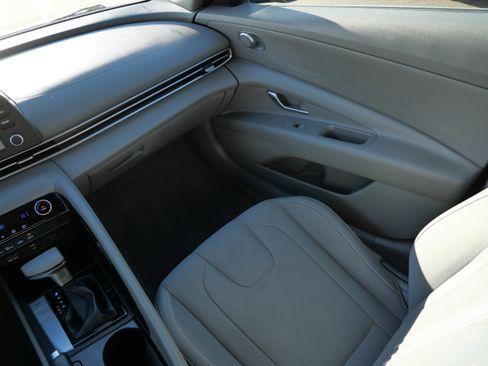 Certified 2023 Hyundai Elantra SEL image 11