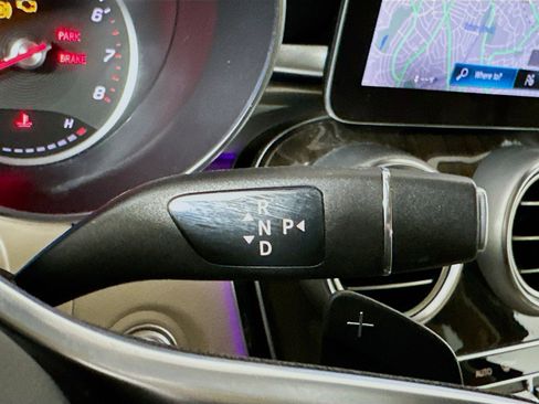 Used 2021 Mercedes-Benz GLC 300 4MATIC image 25