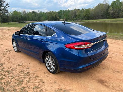 Used 2017 Ford Fusion SE w/ Fusion SE Technology Package image 6