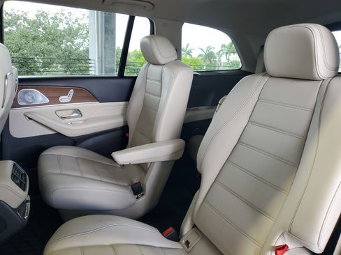 Used 2020 Mercedes-Benz GLS 450 4MATIC image 8
