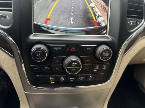 Used 2017 Jeep Grand Cherokee Limited image 25