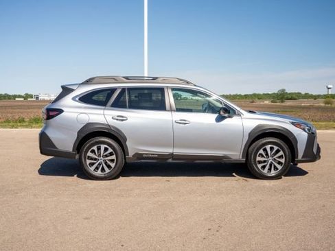 Used 2024 Subaru Outback Premium AWD/4WD image 8