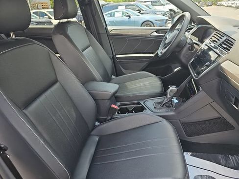 Used 2023 Volkswagen Tiguan SE R-Line FWD image 10