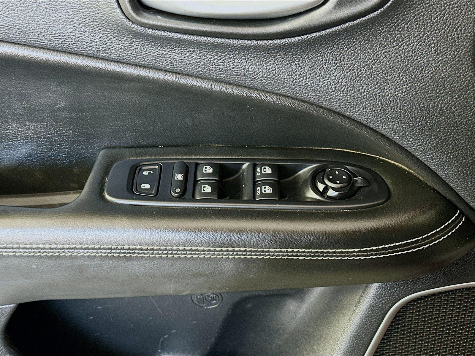 Used 2021 Jeep Compass Latitude w/ Sun and Sound Group FWD image 18