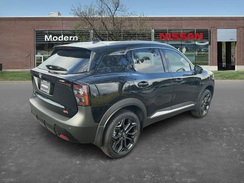 New 2025 Nissan Kicks SR image 4