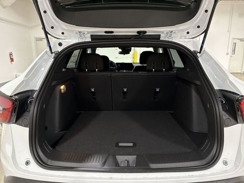 New 2026 Chevrolet Trax RS w/ Sunroof Package image 24