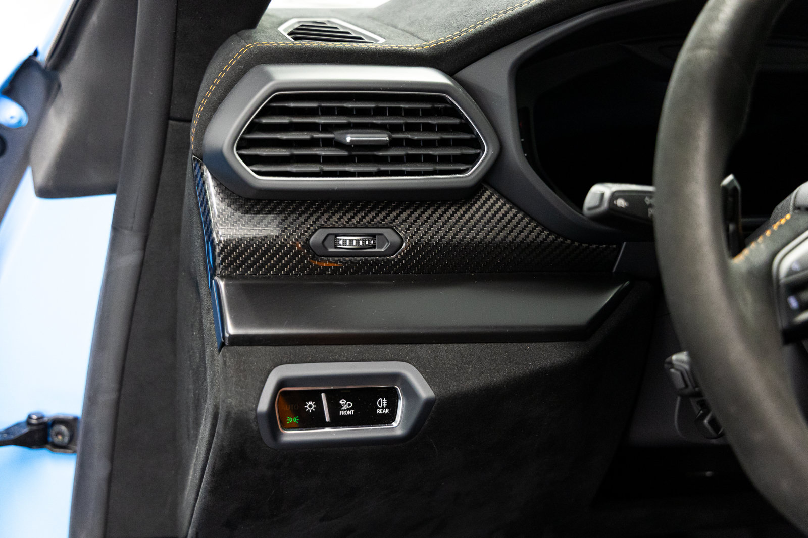 Used 2024 Lamborghini Urus Performante AWD/4WD image 41