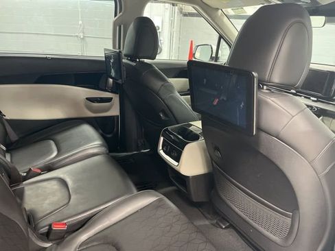 Used 2022 Kia Carnival SX image 10