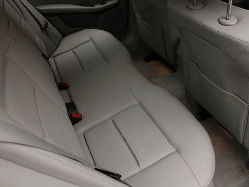 Used 2012 Mercedes-Benz E 350 4MATIC Sedan image 27