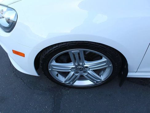 Used 2012 Volkswagen Golf 4-Door AWD/4WD image 11