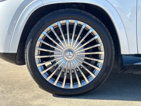 Used 2025 Mercedes-Benz Maybach GLS 600 4MATIC image 11