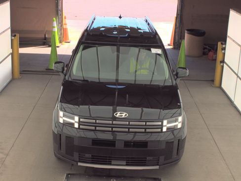 Used 2025 Hyundai Santa Fe SEL FWD image 2