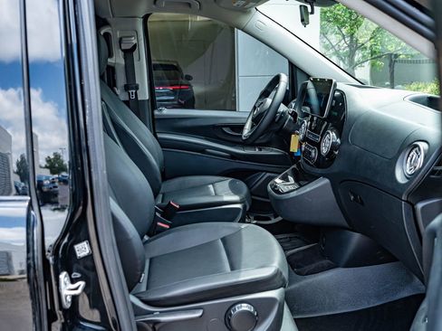 Used 2023 Mercedes-Benz Metris Passenger image 33