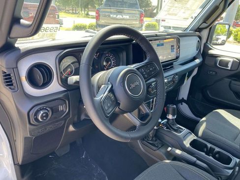 New 2026 Jeep Gladiator Sport AWD/4WD image 17