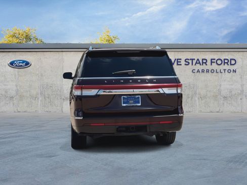 Used 2024 Lincoln Navigator Premiere AWD/4WD image 7