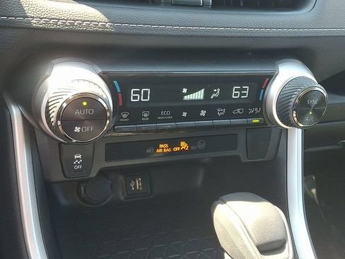 Used 2025 Toyota RAV4 XLE AWD/4WD image 15