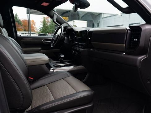 Used 2023 Chevrolet Silverado 1500 ZR2 w/ Technology Package image 27