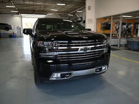 Used 2021 Chevrolet Silverado 1500 High Country w/ Technology Package image 3