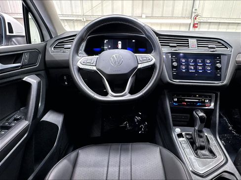Used 2023 Volkswagen Tiguan SE FWD image 11
