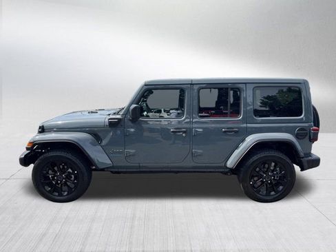 Used 2025 Jeep Wrangler Unlimited Sahara w/ Safety Group AWD/4WD image 8