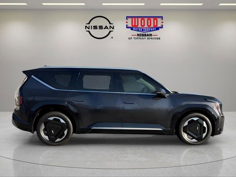 Used 2026 Kia EV9 Land AWD/4WD image 2
