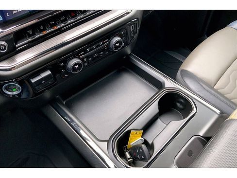 Used 2025 Chevrolet Silverado 2500 ZR2 w/ Technology Package image 19