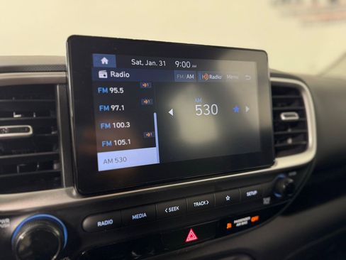 Used 2025 Hyundai Venue SEL image 17