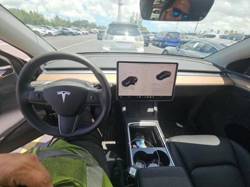 Used 2025 Tesla Model Y Long Range RWD image 6