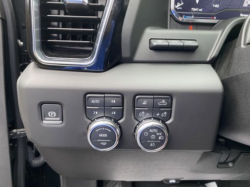 Used 2025 GMC Sierra 2500 Denali Ultimate w/ Snow Plow Prep/Camper Package image 19